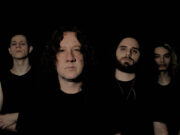 Fabiano Negri e Bebê Diabo transformam a brutalidade da guerra em heavy metal no novo single “Highlands”